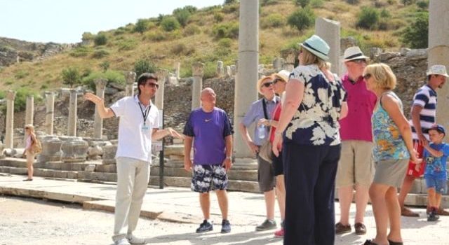 Turist Rehberliği Meslek Kanunu yayımlandı: Turist Rehberinde ne gibi şartlar aranıyor? Turist Rehberliği Meslek Kanunu yayımlandı: Turist Rehberinde ne gibi şartlar aranıyor?