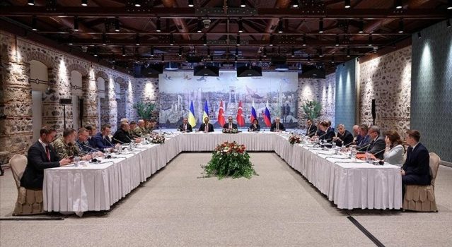 Rusya ve Ukrayna heyetleri İstanbul’daki müzakerelerde ‘esir takası’ konusunda anlaşmaya vardı Rusya ve Ukrayna heyetleri İstanbul’daki müzakerelerde ‘esir takası’ konusunda anlaşmaya vardı