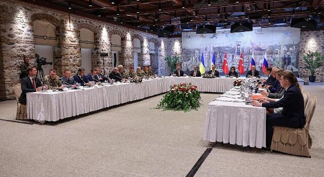Dünya gündemindeki Türkiye-Rusya-Ukrayna Üçlü Toplantısı İstanbul’da yapıldı Dünya gündemindeki Türkiye-Rusya-Ukrayna Üçlü Toplantısı İstanbul’da yapıldı
