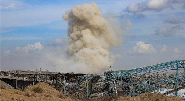 Katil İsrail’in ateşkese rağmen Gazze’ye saldırılarında can kaybı 70 bin 942’ye yükseldi Katil İsrail’in ateşkese rağmen Gazze’ye saldırılarında can kaybı 70 bin 942’ye yükseldi